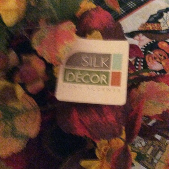 Autumn Mums and Leaves🍂Floral Accent Decor - Picture 4 of 6